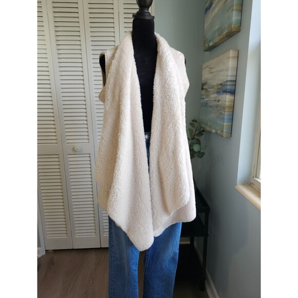 Women's Medium Faux Fur Fleece Open Front Vest in Cream Say What? Boho Chic - Picture 1 of 6